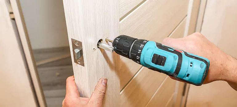 Old Door Knob Repair in Kendale Lakes, FL